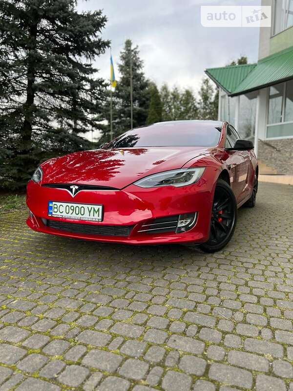 Tesla Model s (2017)