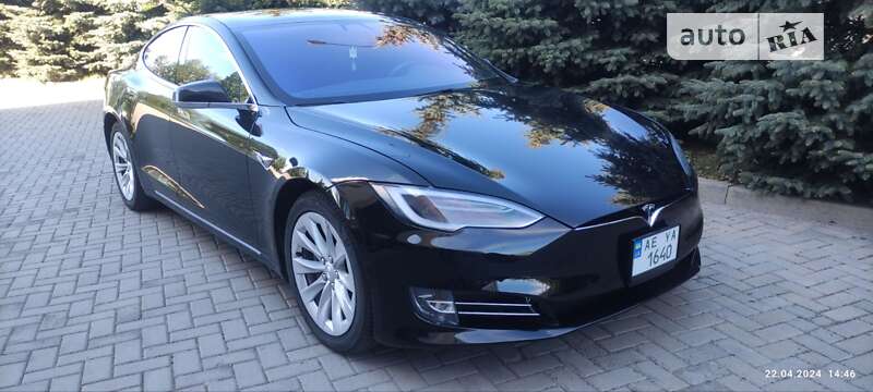 Tesla Model s (2018)