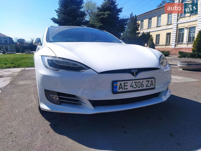 Tesla Model s (2017)