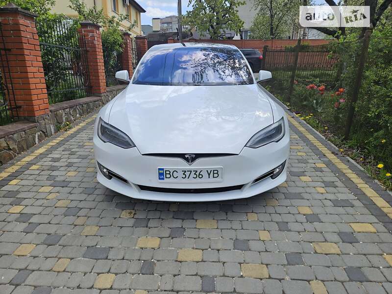 Tesla Model s (2018)