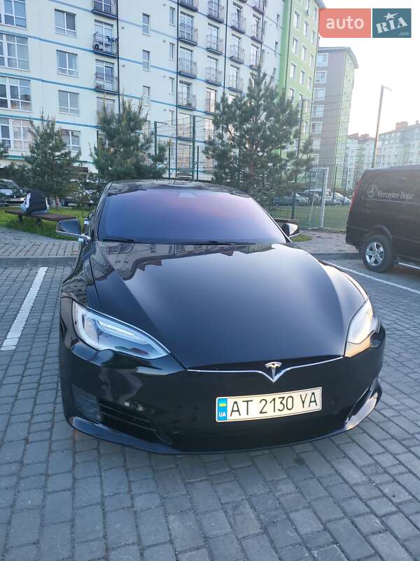 Tesla Model s (2016)