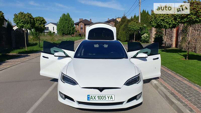 Tesla Model s (2018)