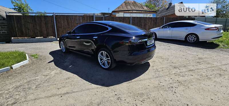 Tesla Model s (2013)
