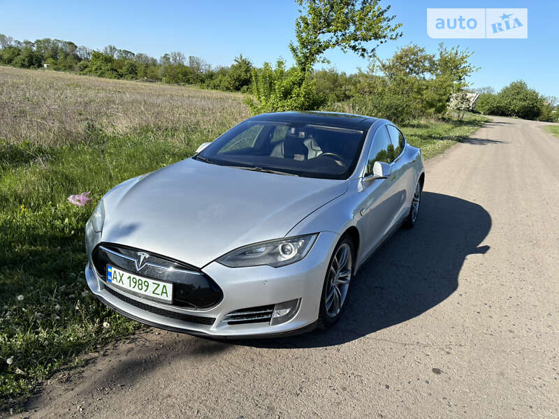 Tesla Model s (2014)