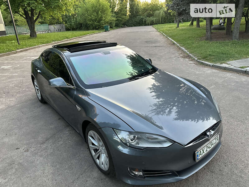 Tesla Model s (2013)