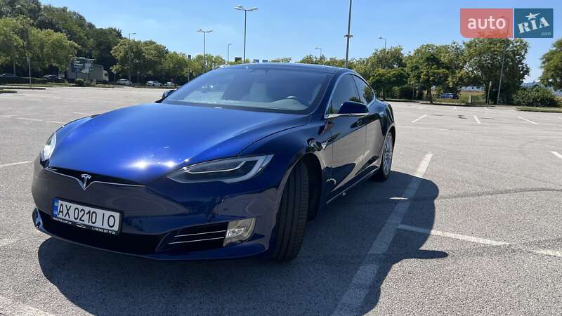 Tesla Model s (2018)