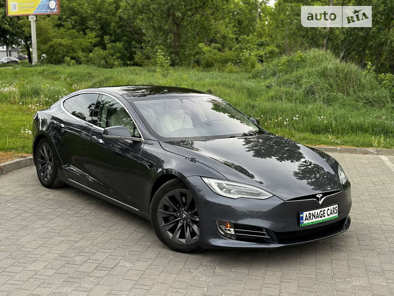 Tesla Model s (2017)