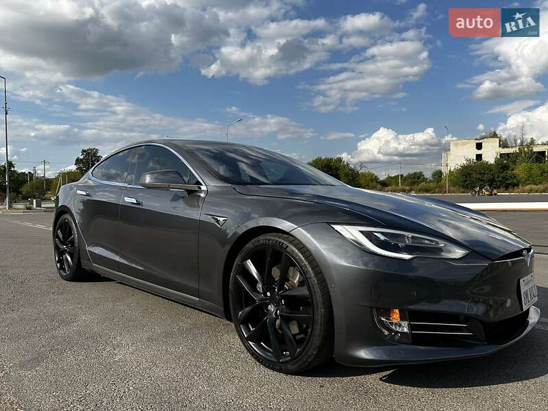 Tesla Model s (2017)