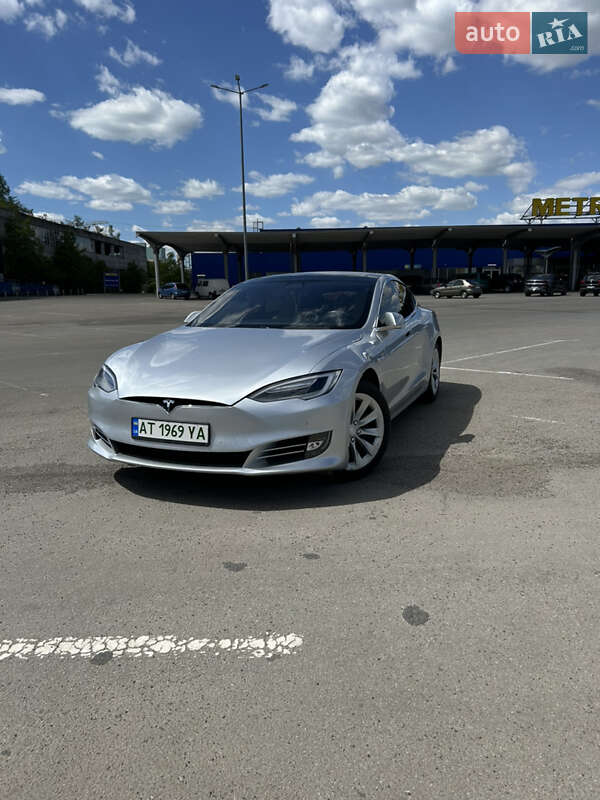 Tesla Model s (2016)