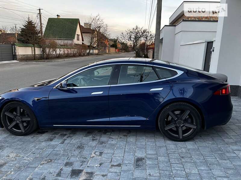 Tesla Model s (2017)