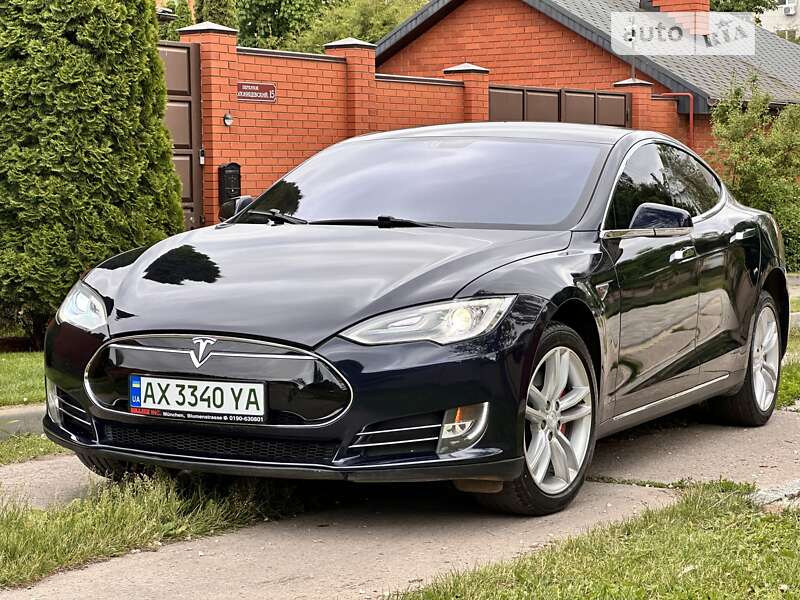Tesla Model s (2013)