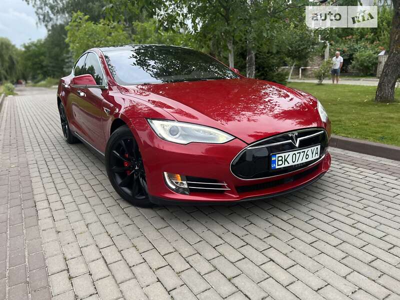 Tesla Model s (2015)