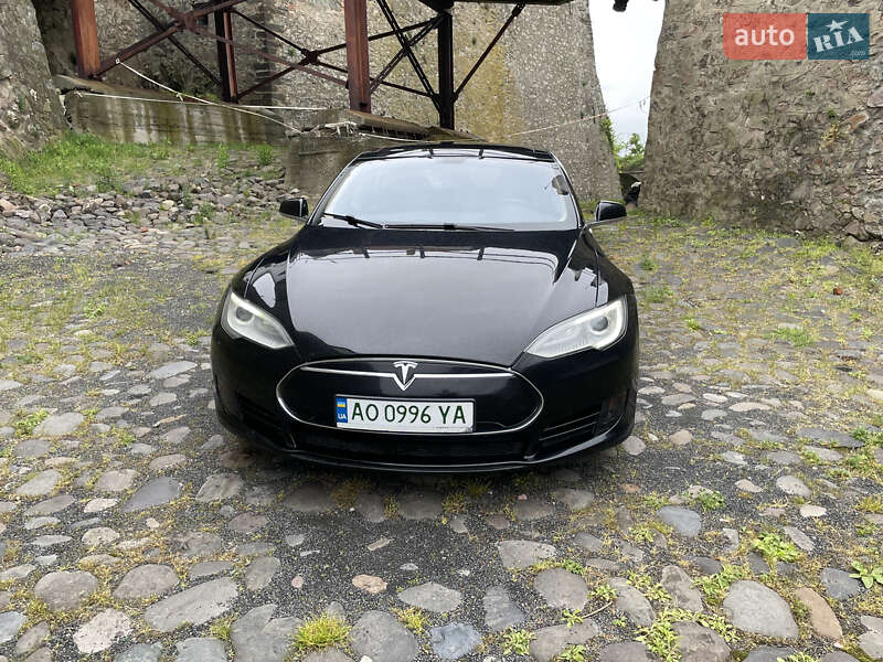 Tesla Model s (2013)