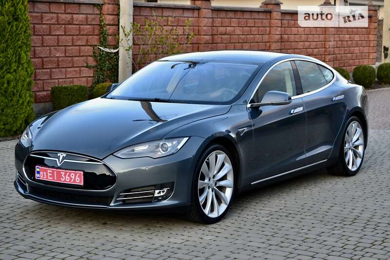 Tesla Model s (2014)