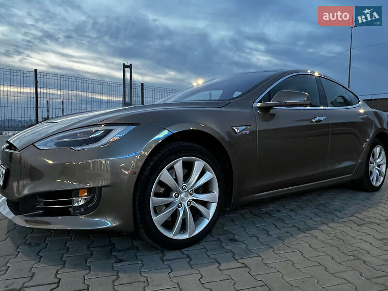 Tesla Model s (2015)