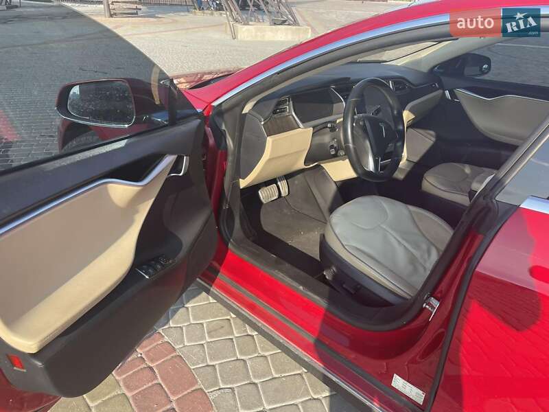 Tesla Model s (2013)