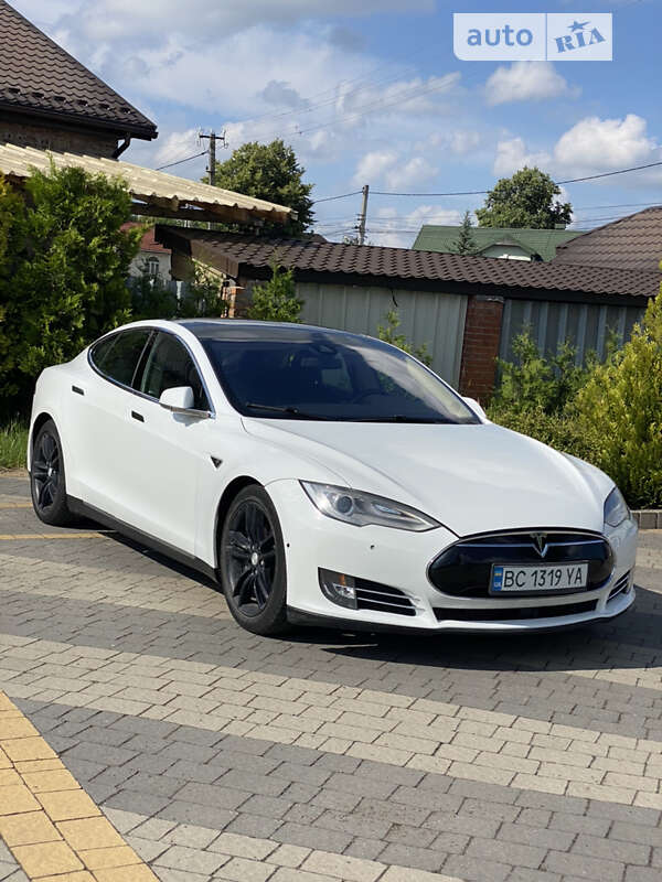 Tesla Model s (2016)