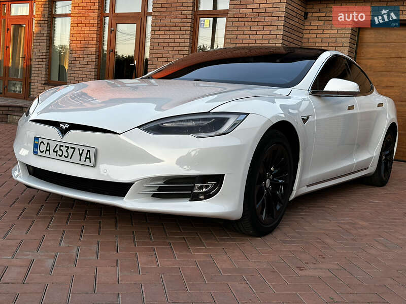 Tesla Model s (2018)
