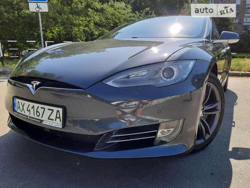 Tesla Model s (2016)