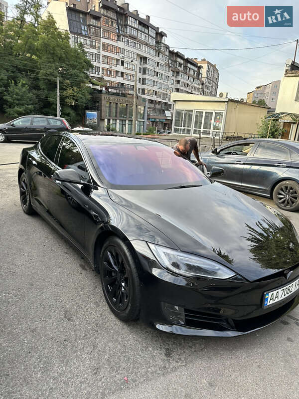Tesla Model s (2017)