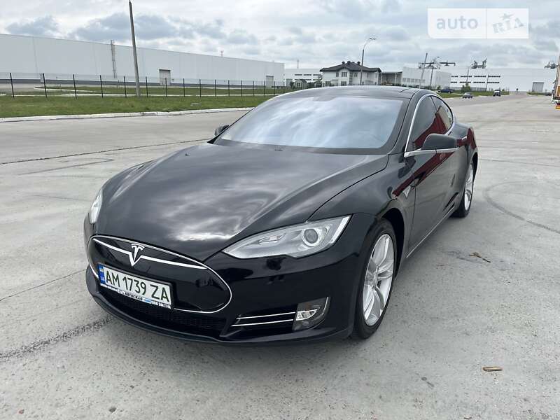 Tesla Model s (2012)