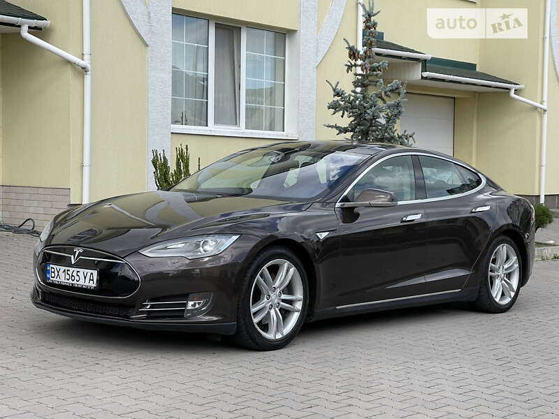 Tesla Model s (2013)