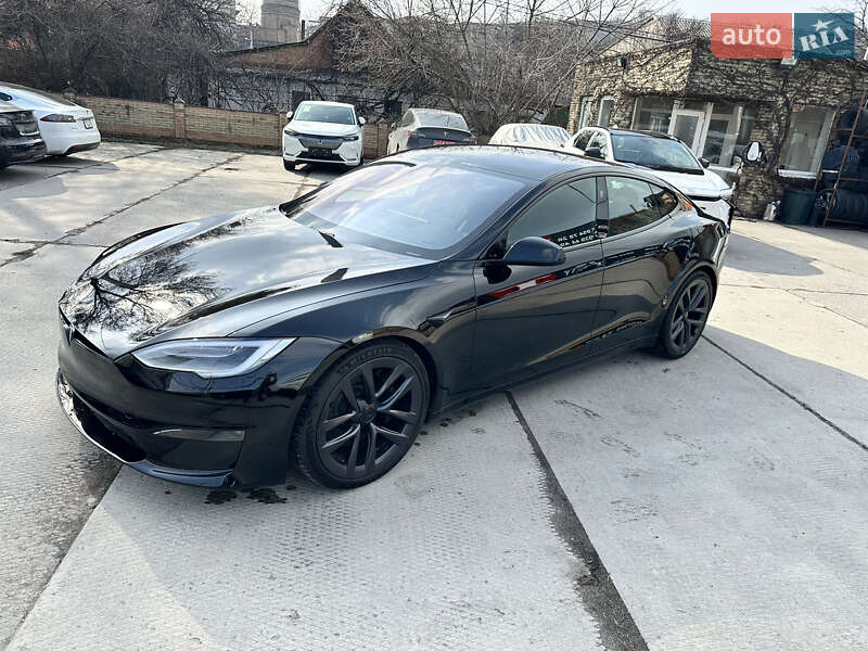 Tesla Model s (2021)