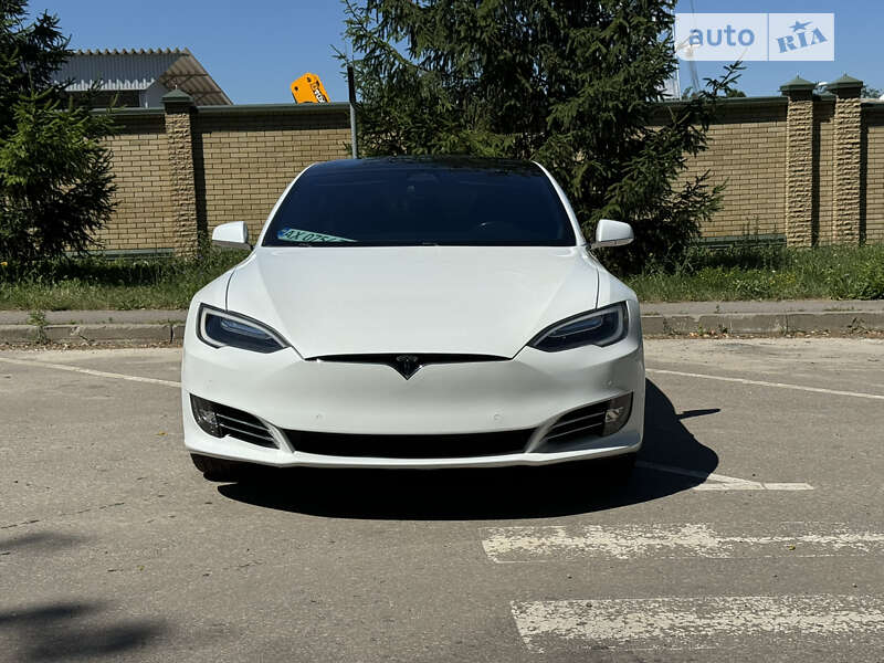 Tesla Model s (2018)