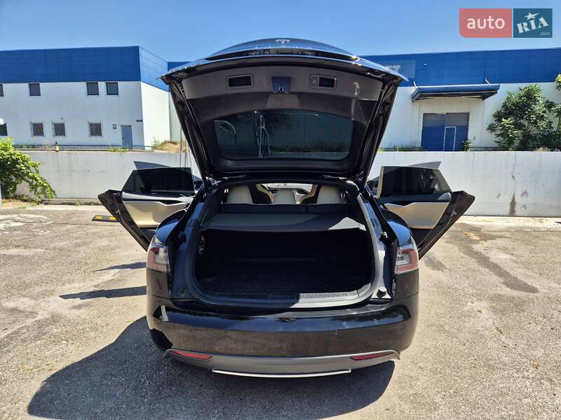 Tesla Model s (2014)