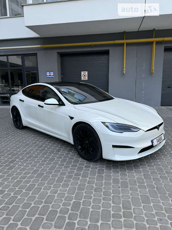 Tesla Model s (2021)