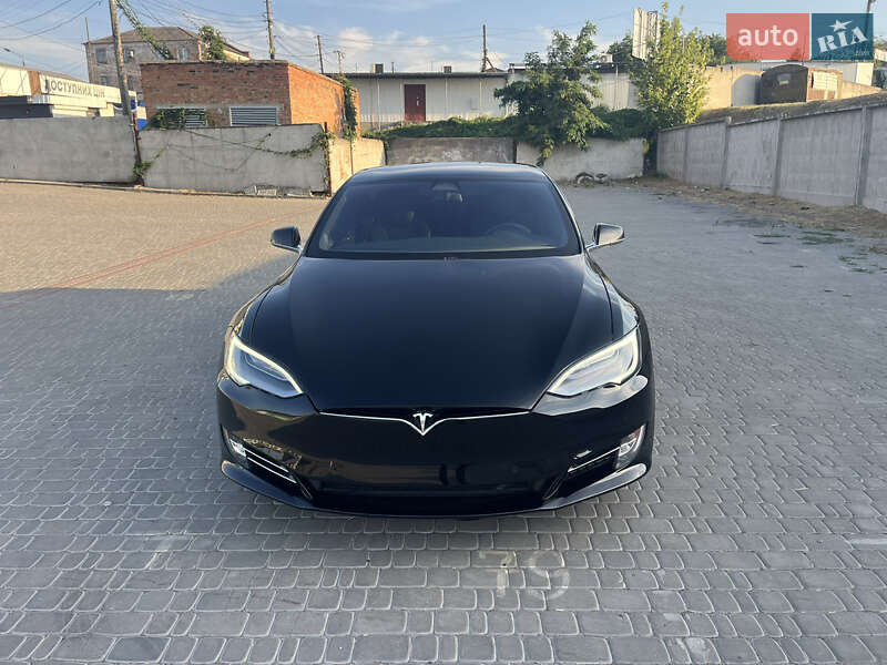 Tesla Model s (2017)