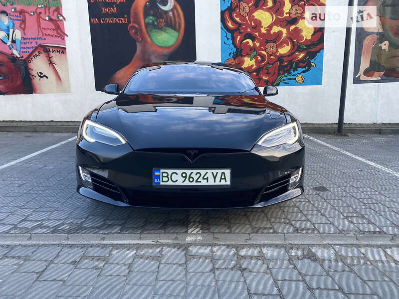 Tesla Model s (2018)