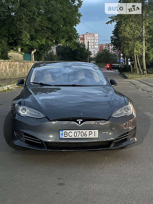 Tesla Model s (2014)