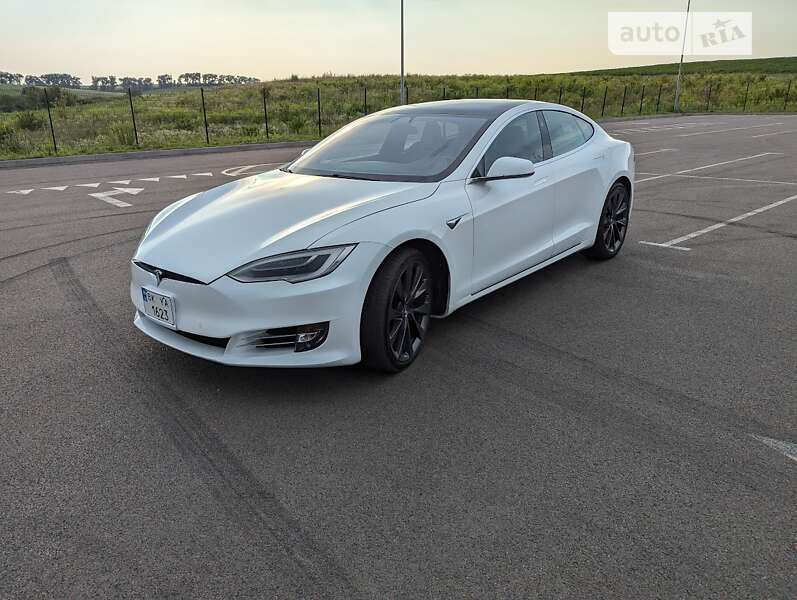 Tesla Model s (2019)