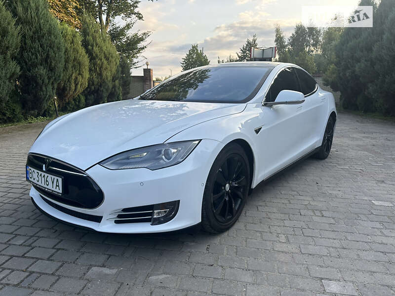Tesla Model s (2015)