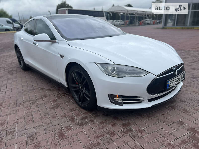 Tesla Model s (2013)