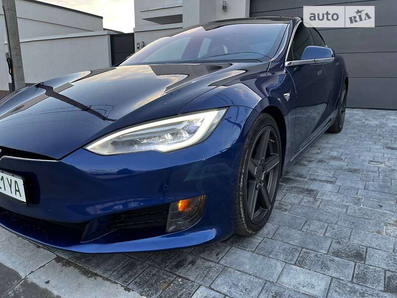 Tesla Model s (2017)