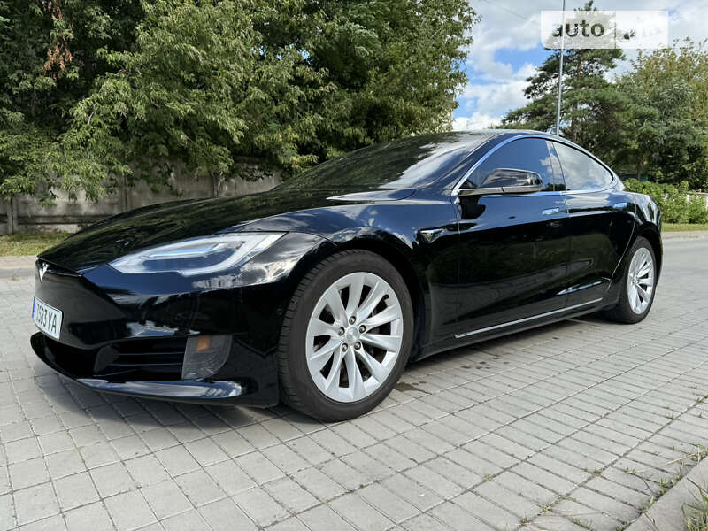 Tesla Model s (2017)