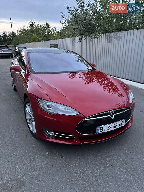 Tesla Model s (2014)