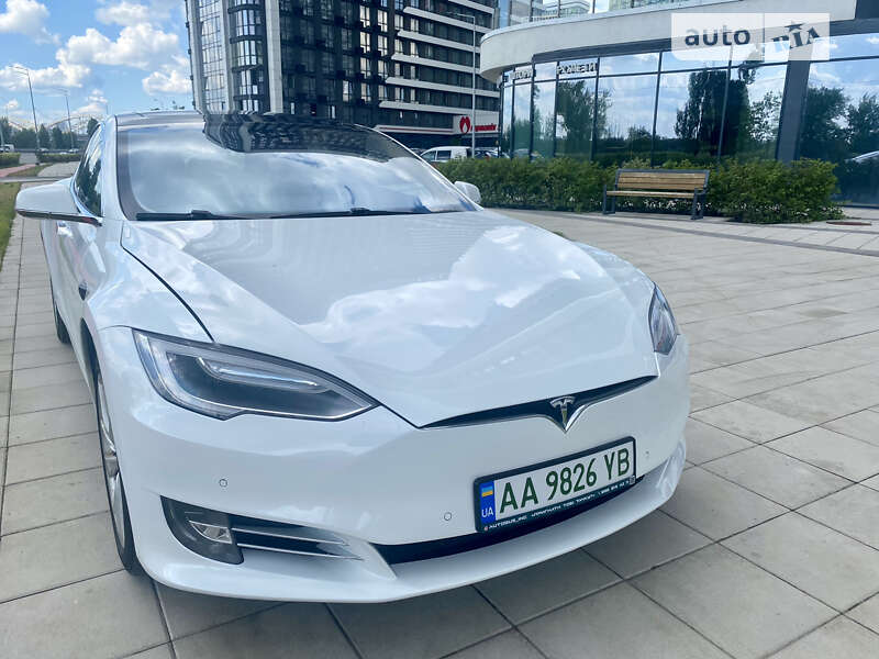 Tesla Model s (2016)