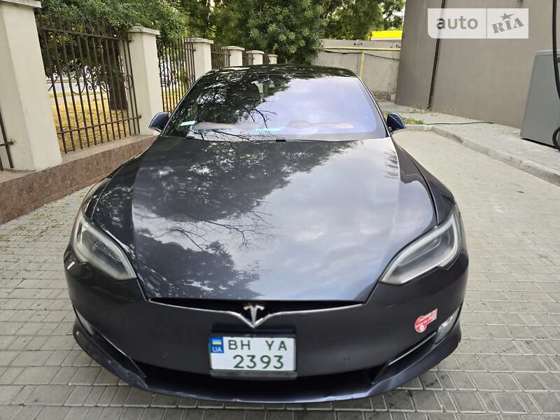 Tesla Model s (2018)
