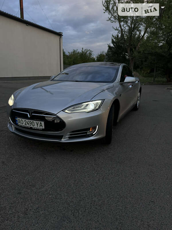 Tesla Model s (2012)