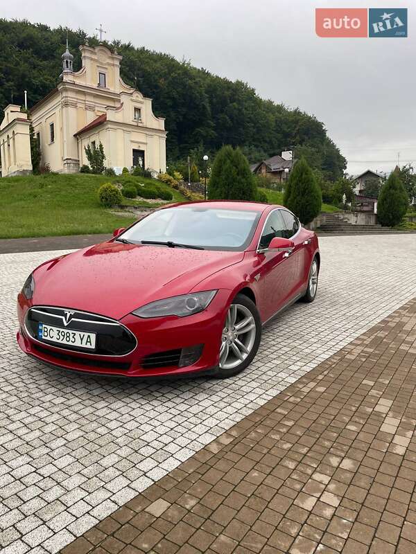 Tesla Model s (2013)