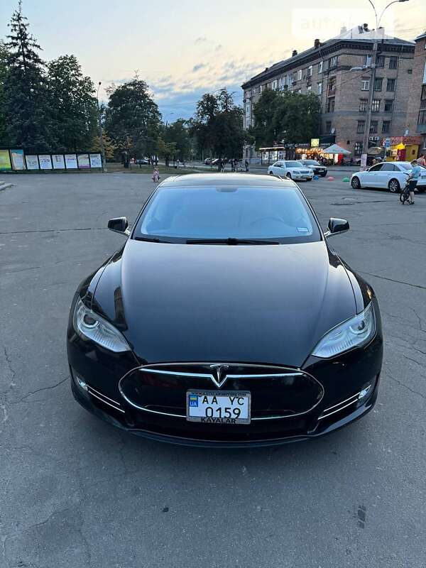 Tesla Model s (2013)