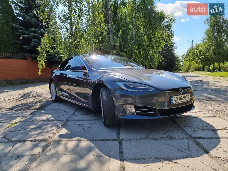 Tesla Model s (2016)