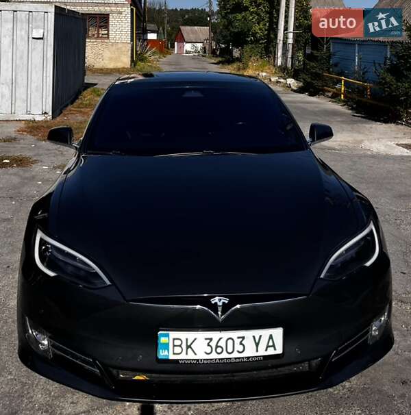Tesla Model s (2017)
