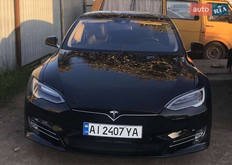 Tesla Model s (2016)