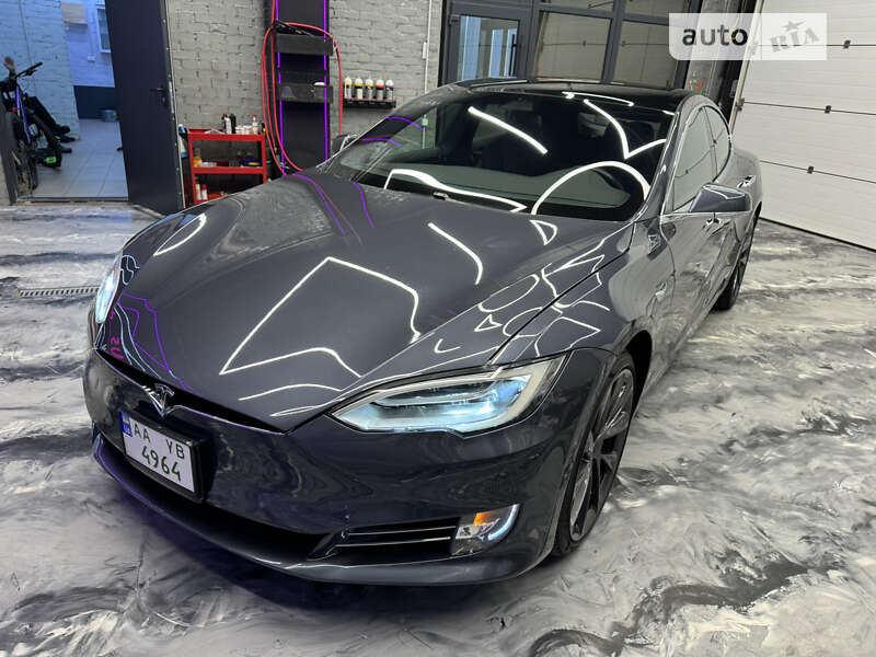 Tesla Model s (2019)