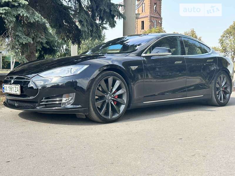 Tesla Model s (2016)