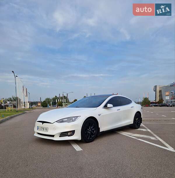 Tesla Model s (2015)